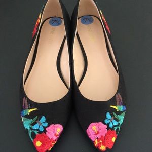 Adorable embroidered flats. Never worn! 7.5